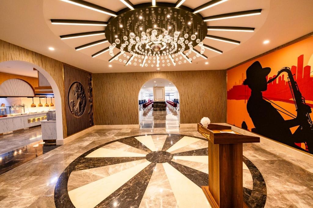 هتل گرانادا لاکچری رد